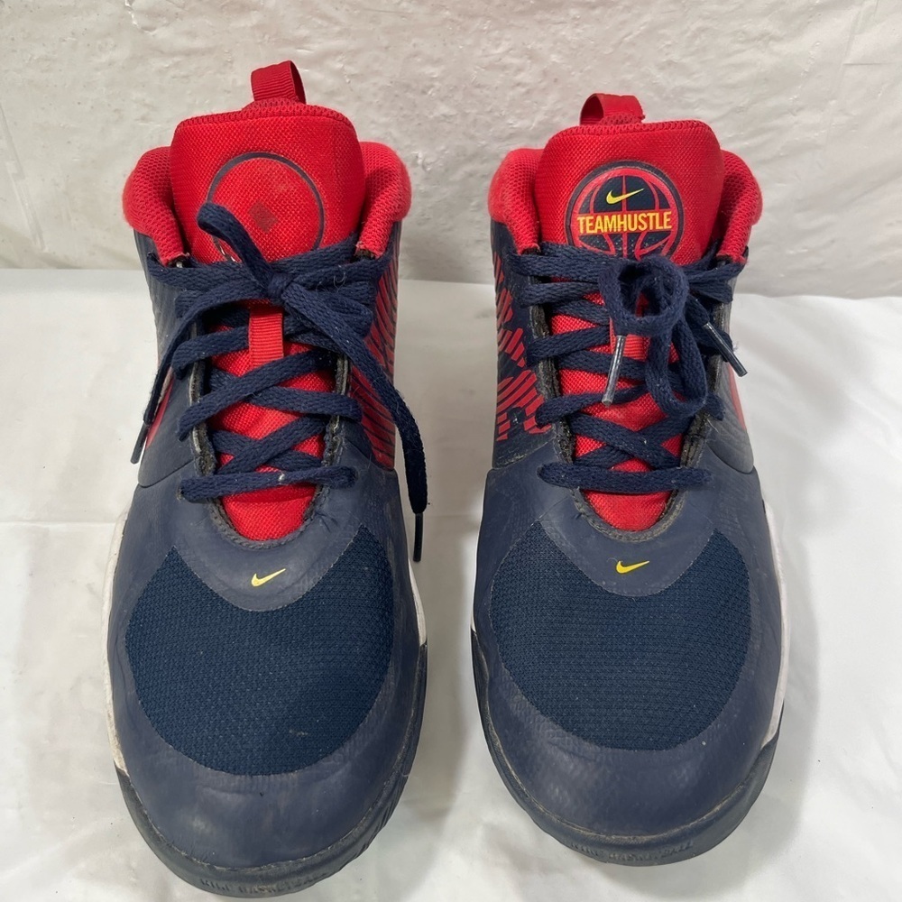 Nike basketball shoe youth size 7 teamhustle